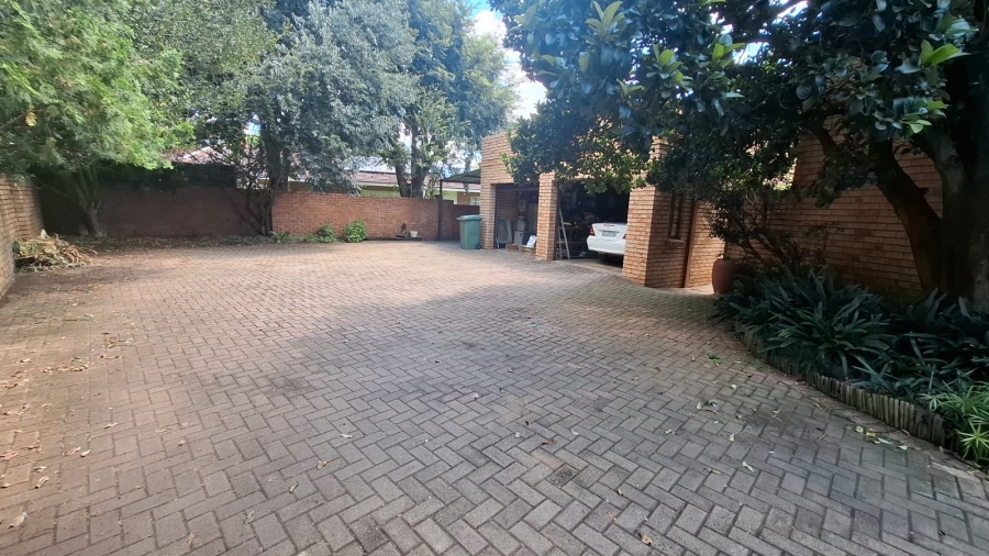 6 Bedroom Property for Sale in Mooivallei Park North West
